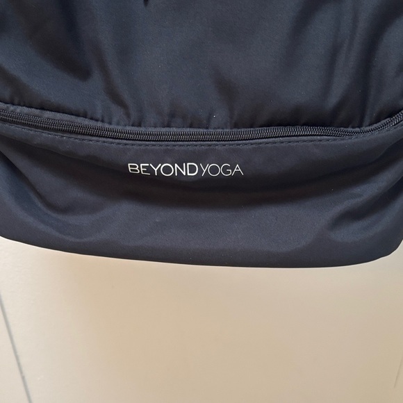 Beyond Yoga Black Convertible Drawstring Gym Bag Tote Backpack BEY-FA-042 - Picture 3 of 8